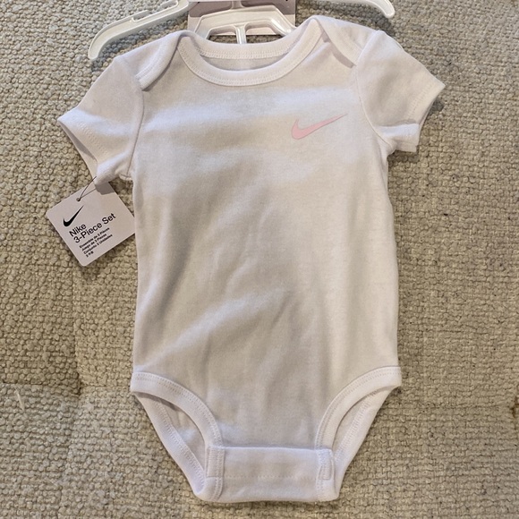 Nike 3 piece jogger set - Picture 2 of 4